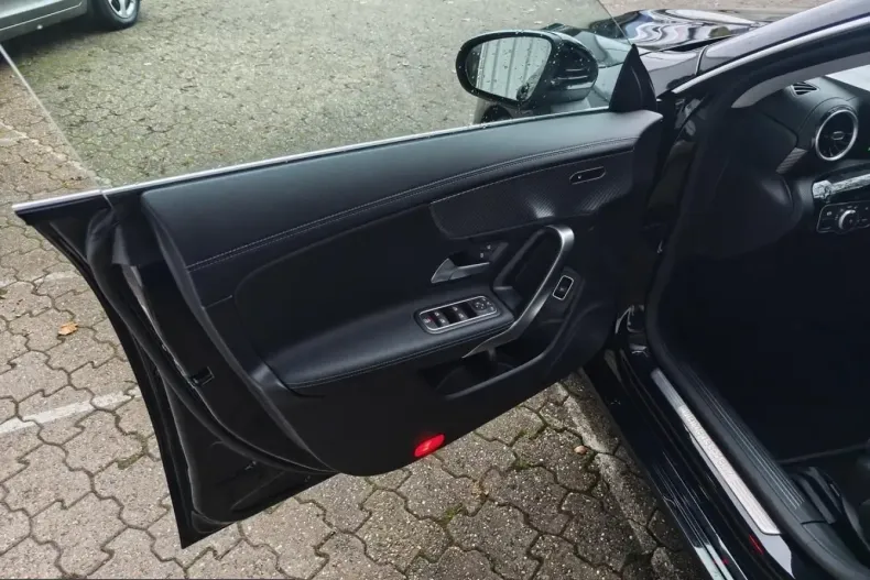 Mercedes-Benz CLA 180 (Clasa CLA) din 2024 cu 14.524 km - oferta MER203141 - foto 11