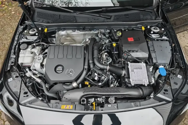 Mercedes-Benz CLA 180 (Clasa CLA) din 2024 cu 14.524 km - oferta MER203141 - foto 14