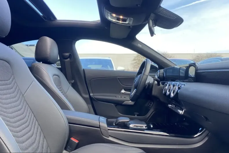 Mercedes-Benz CLA 250 (Clasa CLA) din 2023 cu 29.000 km - oferta MER203142 - foto 3