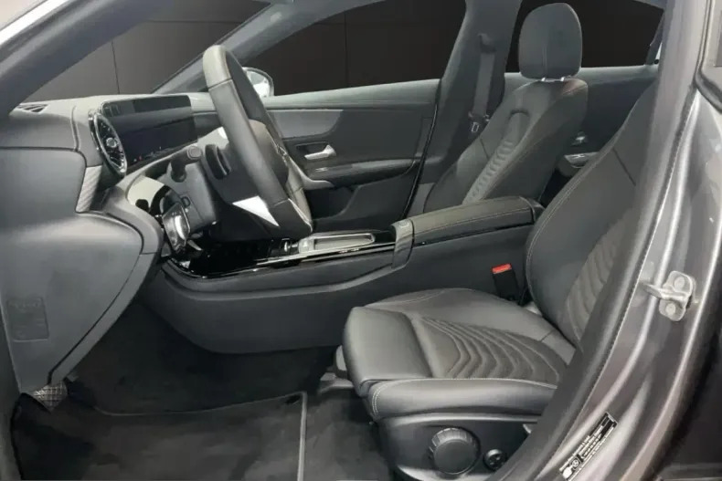 Mercedes-Benz CLA 180 (Clasa CLA) din 2025 cu 5.464 km - oferta MER203143 - foto 5