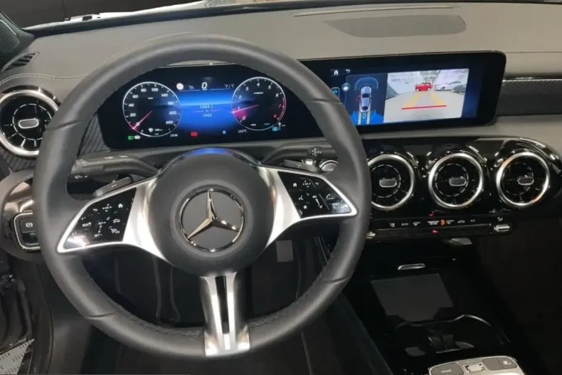 Mercedes-Benz CLA 180 (Clasa CLA) din 2025 cu 5.464 km - oferta MER203143 - foto 7