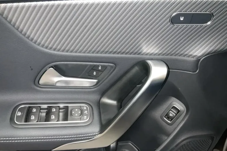 Mercedes-Benz CLA 180 (Clasa CLA) din 2025 cu 5.464 km - oferta MER203143 - foto 14