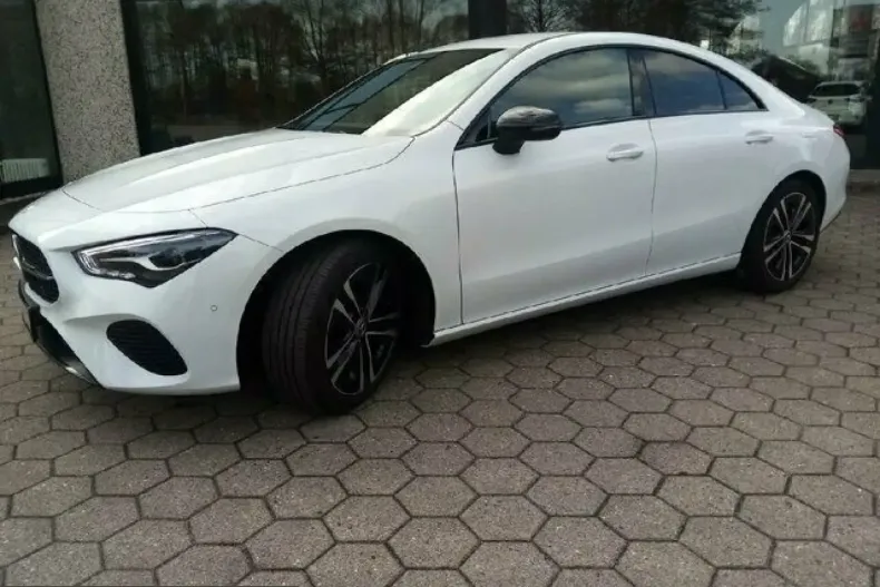Mercedes-Benz CLA 180 (Clasa CLA) din 2023 cu 39.900 km - oferta MER203144 - foto 1
