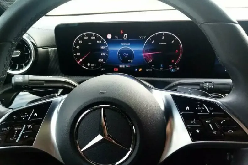 Mercedes-Benz CLA 180 (Clasa CLA) din 2023 cu 39.900 km - oferta MER203144 - foto 5