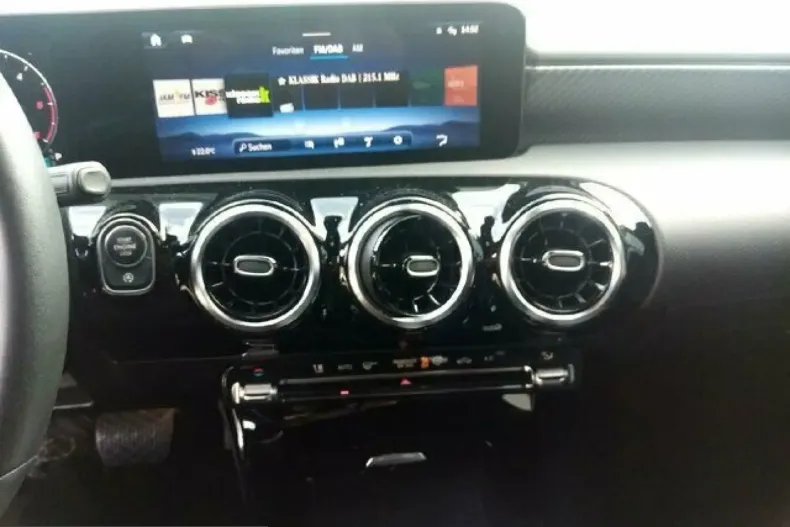 Mercedes-Benz CLA 180 (Clasa CLA) din 2023 cu 39.900 km - oferta MER203144 - foto 6