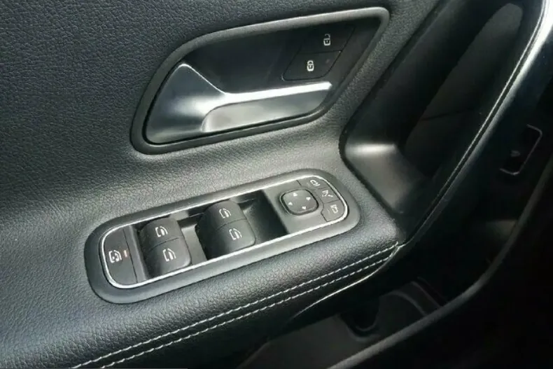 Mercedes-Benz CLA 180 (Clasa CLA) din 2023 cu 39.900 km - oferta MER203144 - foto 8