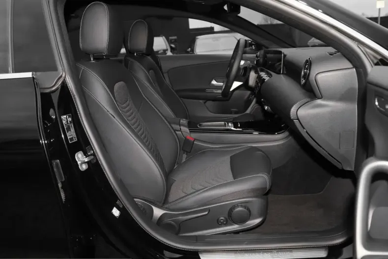 Mercedes-Benz CLA 180 (Clasa CLA) din 2024 cu 29.748 km - oferta MER203145 - foto 5