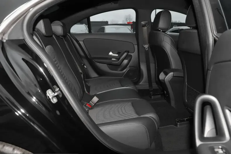 Mercedes-Benz CLA 180 (Clasa CLA) din 2024 cu 29.748 km - oferta MER203145 - foto 6