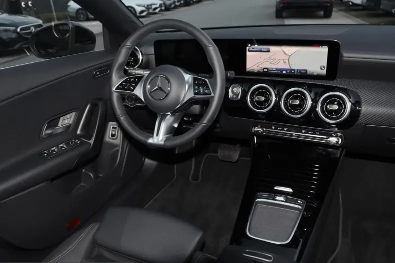 Mercedes-Benz CLA 180 (Clasa CLA) din 2024 cu 29.748 km - oferta MER203145 - foto 7