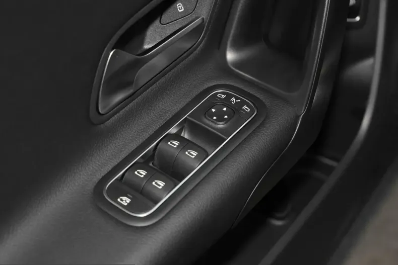 Mercedes-Benz CLA 180 (Clasa CLA) din 2024 cu 29.748 km - oferta MER203145 - foto 14