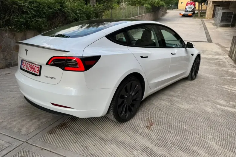 Tesla Model 3 din 2021 cu 99.000 km - oferta TES203192 - foto 3
