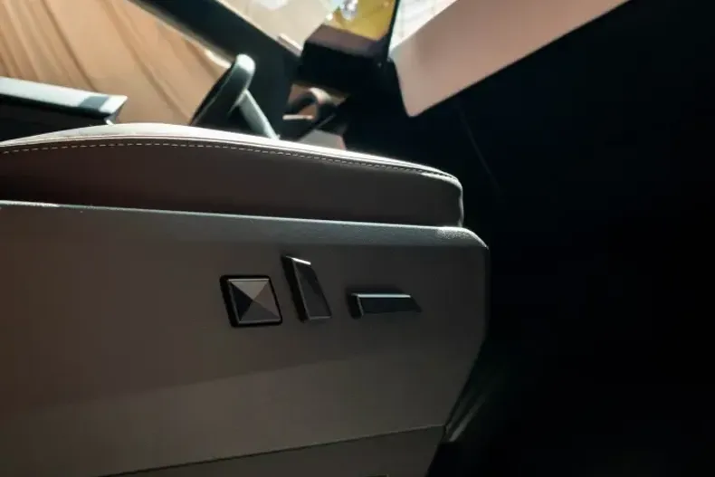 Tesla Cybertruck din 2026 cu 3.000 km - oferta TES203193 - foto 38