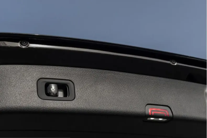 Mercedes-Benz GLC 200 (Clasa GLC) din 2024 cu 9.987 km - oferta MER203213 - foto 7