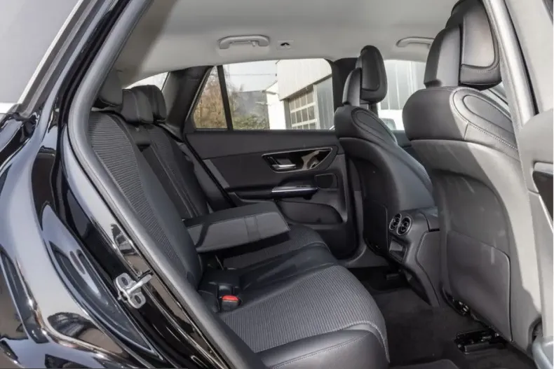 Mercedes-Benz GLC 200 (Clasa GLC) din 2024 cu 9.987 km - oferta MER203213 - foto 10