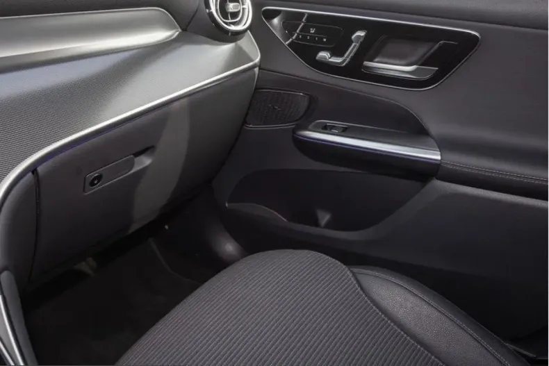 Mercedes-Benz GLC 200 (Clasa GLC) din 2024 cu 9.987 km - oferta MER203213 - foto 17