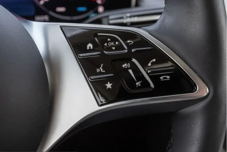 Mercedes-Benz GLC 200 (Clasa GLC) din 2024 cu 9.987 km - oferta MER203213 - foto 19