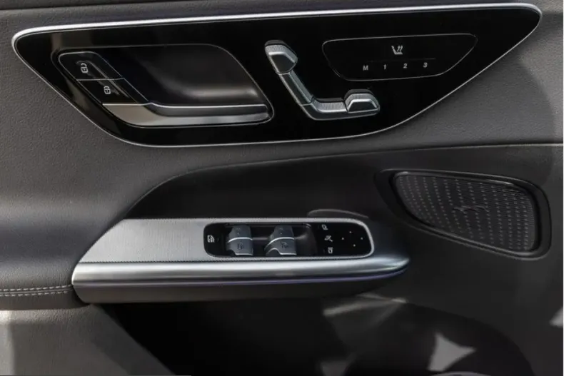 Mercedes-Benz GLC 200 (Clasa GLC) din 2024 cu 9.987 km - oferta MER203213 - foto 23