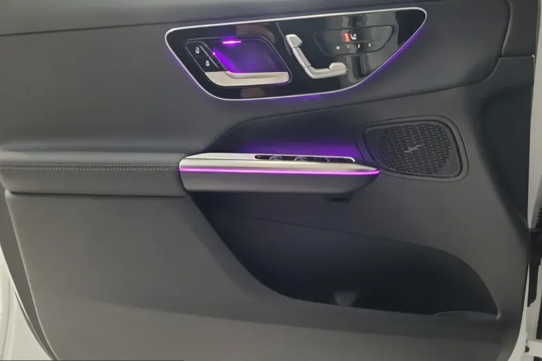 Mercedes-Benz GLC 200 (Clasa GLC) din 2024 cu 4.446 km - oferta MER203214 - foto 13