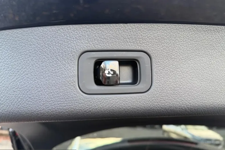 Mercedes-Benz GLC 200 (Clasa GLC) din 2025 cu 14.250 km - oferta MER203215 - foto 10