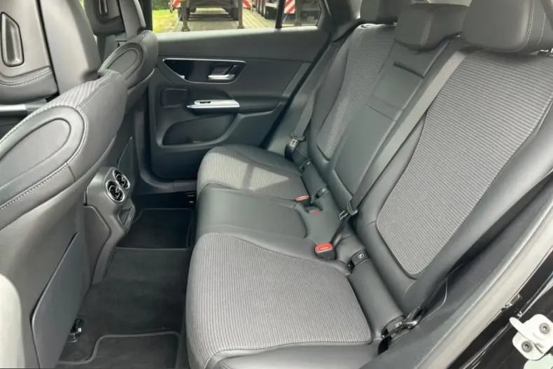 Mercedes-Benz GLC 200 (Clasa GLC) din 2024 cu 4.900 km - oferta MER203216 - foto 14