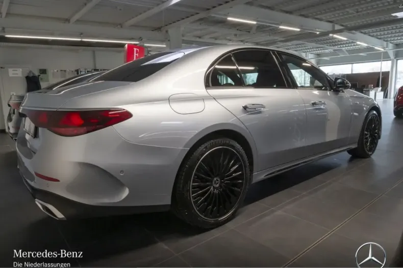 Mercedes-Benz E 300 (Clasa E) din 2025 cu 12.579 km - oferta MER203225 - foto 2