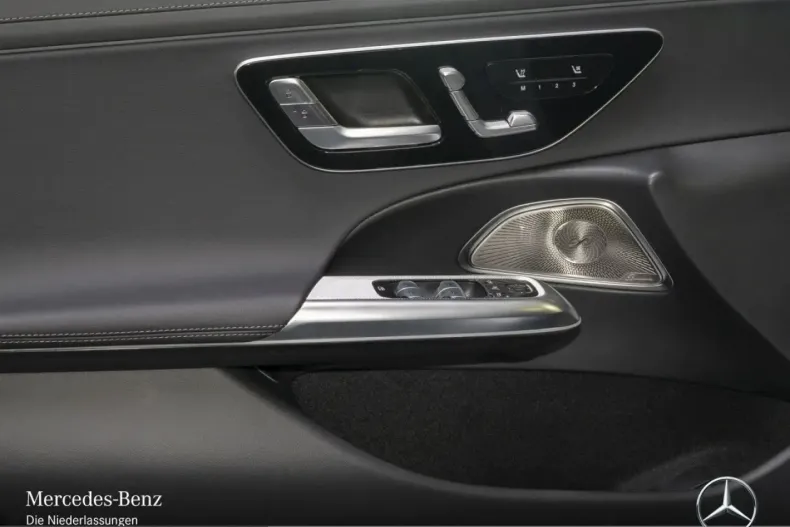 Mercedes-Benz E 300 (Clasa E) din 2025 cu 12.579 km - oferta MER203225 - foto 16