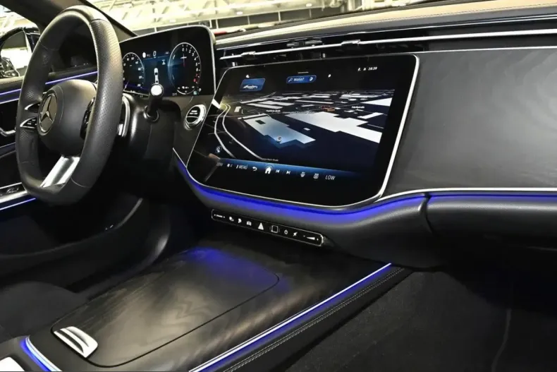 Mercedes-Benz E 300 (Clasa E) din 2025 cu 8.989 km - oferta MER203234 - foto 6