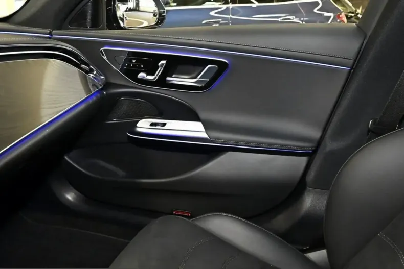 Mercedes-Benz E 300 (Clasa E) din 2025 cu 8.989 km - oferta MER203234 - foto 12