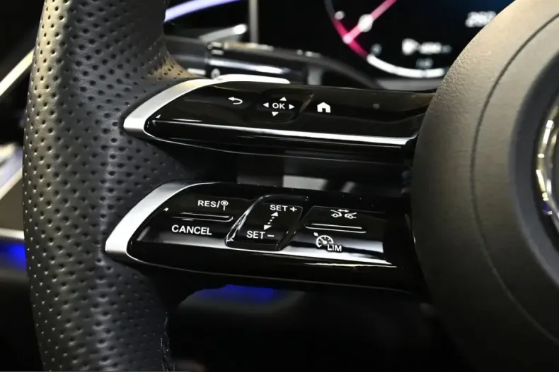 Mercedes-Benz E 300 (Clasa E) din 2025 cu 8.989 km - oferta MER203234 - foto 14