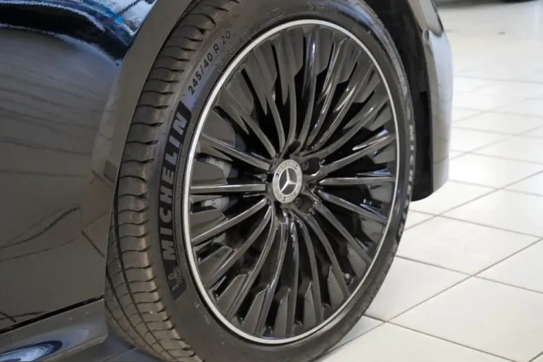 Mercedes-Benz E 300 (Clasa E) din 2025 cu 9.892 km - oferta MER203235 - foto 8