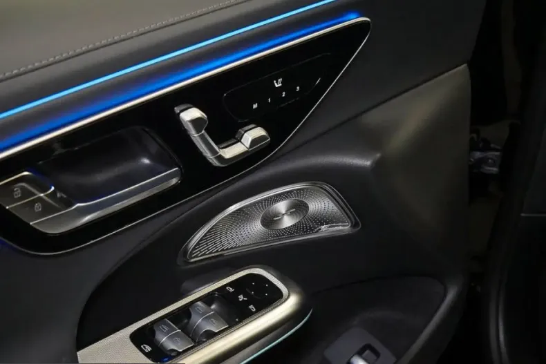 Mercedes-Benz E 300 (Clasa E) din 2025 cu 9.892 km - oferta MER203235 - foto 11