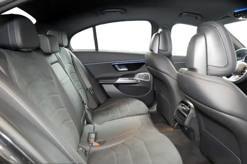 Mercedes-Benz E 300 (Clasa E) din 2025 cu 12.000 km - oferta MER203236 - foto 6