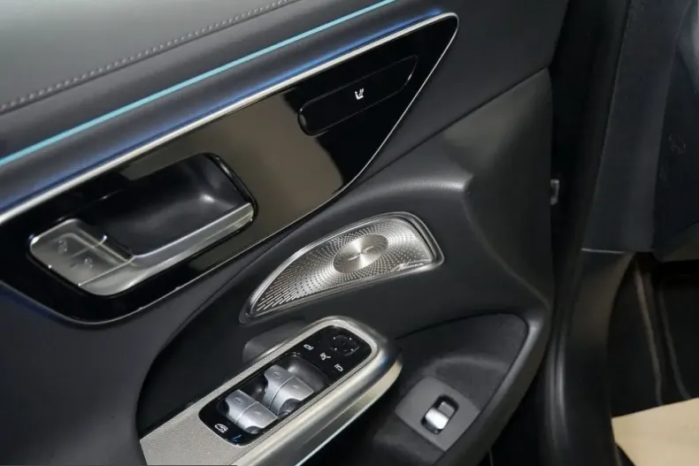 Mercedes-Benz E 300 (Clasa E) din 2025 cu 12.000 km - oferta MER203236 - foto 12