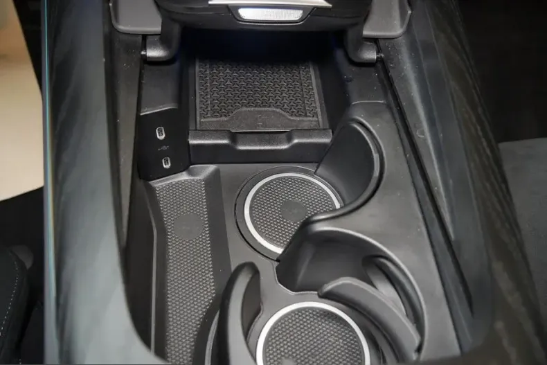 Mercedes-Benz E 300 (Clasa E) din 2025 cu 12.000 km - oferta MER203236 - foto 19