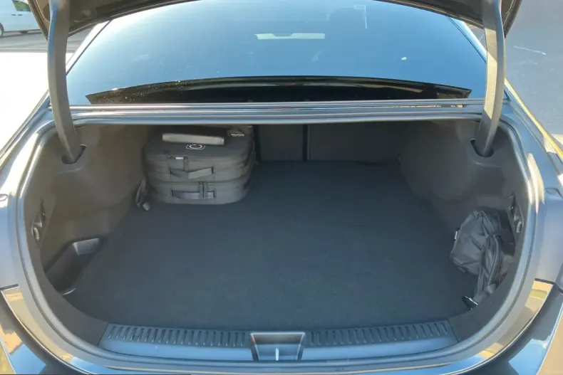 Mercedes-Benz E 300 (Clasa E) din 2024 cu 8.600 km - oferta MER203238 - foto 10