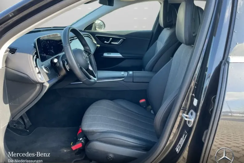 Mercedes-Benz E 300 (Clasa E) din 2025 cu 12.516 km - oferta MER203240 - foto 8