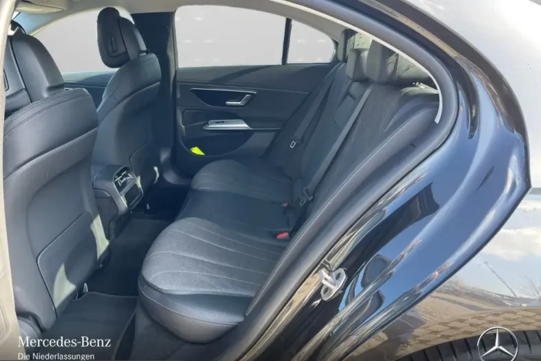 Mercedes-Benz E 300 (Clasa E) din 2025 cu 12.516 km - oferta MER203240 - foto 9