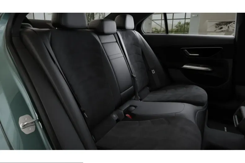 Mercedes-Benz E 300 (Clasa E) din 2025 cu 17.946 km - oferta MER203243 - foto 9