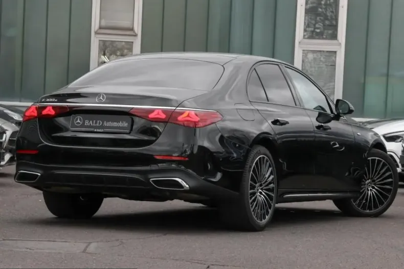 Mercedes-Benz E 300 (Clasa E) din 2025 cu 6.403 km - oferta MER203244 - foto 2