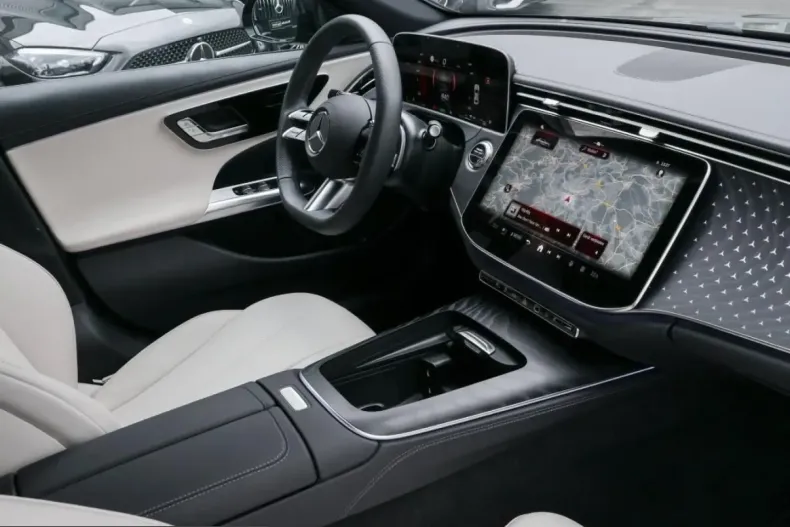 Mercedes-Benz E 300 (Clasa E) din 2025 cu 6.403 km - oferta MER203244 - foto 3