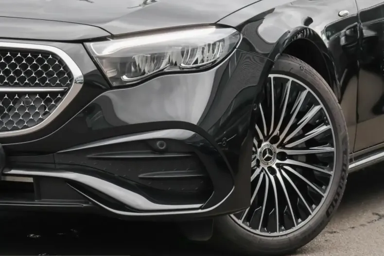 Mercedes-Benz E 300 (Clasa E) din 2025 cu 6.403 km - oferta MER203244 - foto 5