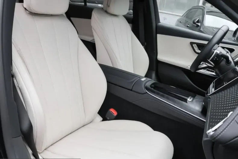 Mercedes-Benz E 300 (Clasa E) din 2025 cu 6.403 km - oferta MER203244 - foto 6