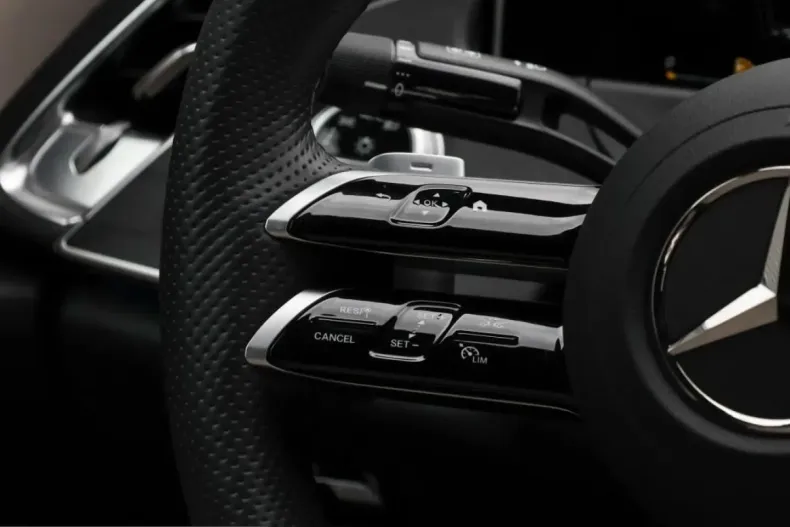 Mercedes-Benz E 300 (Clasa E) din 2025 cu 6.403 km - oferta MER203244 - foto 9