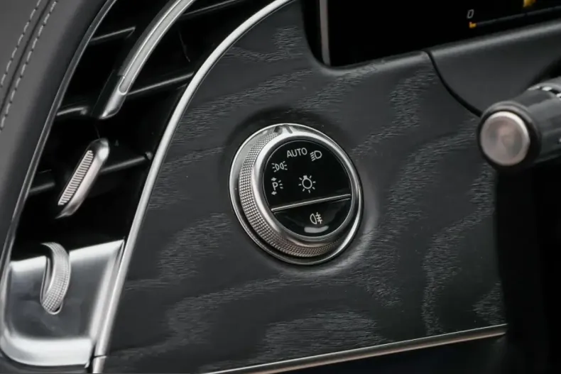 Mercedes-Benz E 300 (Clasa E) din 2025 cu 6.403 km - oferta MER203244 - foto 13