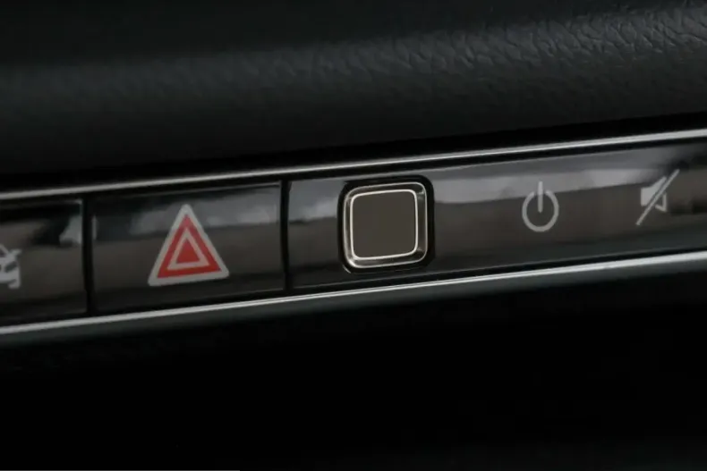 Mercedes-Benz E 300 (Clasa E) din 2025 cu 6.403 km - oferta MER203244 - foto 17