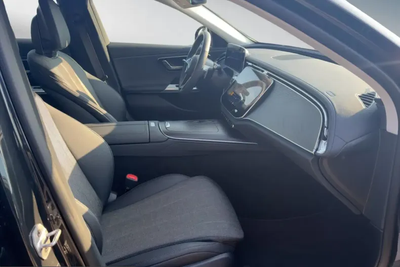 Mercedes-Benz E 300 (Clasa E) din 2025 cu 5.500 km - oferta MER203245 - foto 9