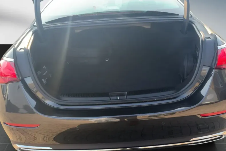 Mercedes-Benz E 300 (Clasa E) din 2025 cu 5.500 km - oferta MER203245 - foto 11