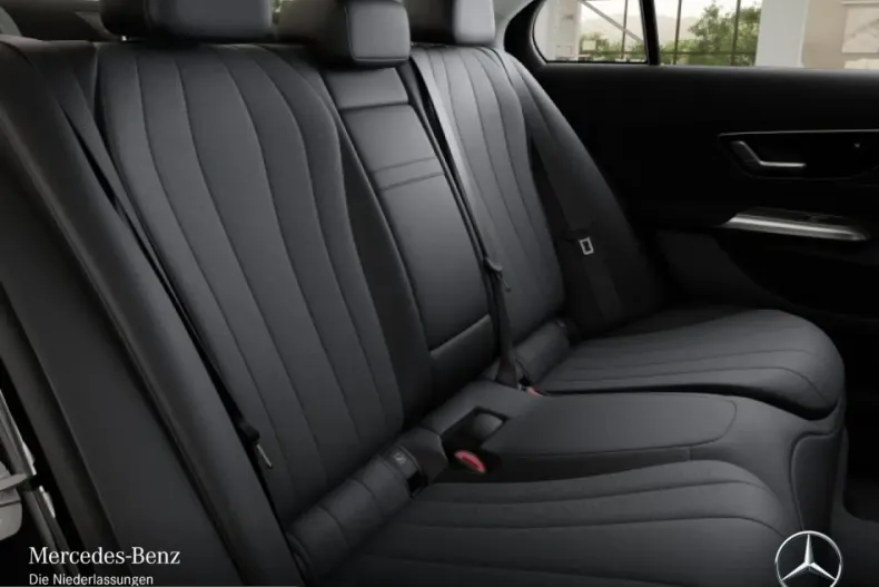 Mercedes-Benz E 300 (Clasa E) din 2025 cu 17.139 km - oferta MER203247 - foto 10