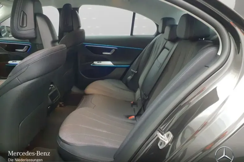 Mercedes-Benz E 300 (Clasa E) din 2024 cu 1.326 km - oferta MER203248 - foto 9