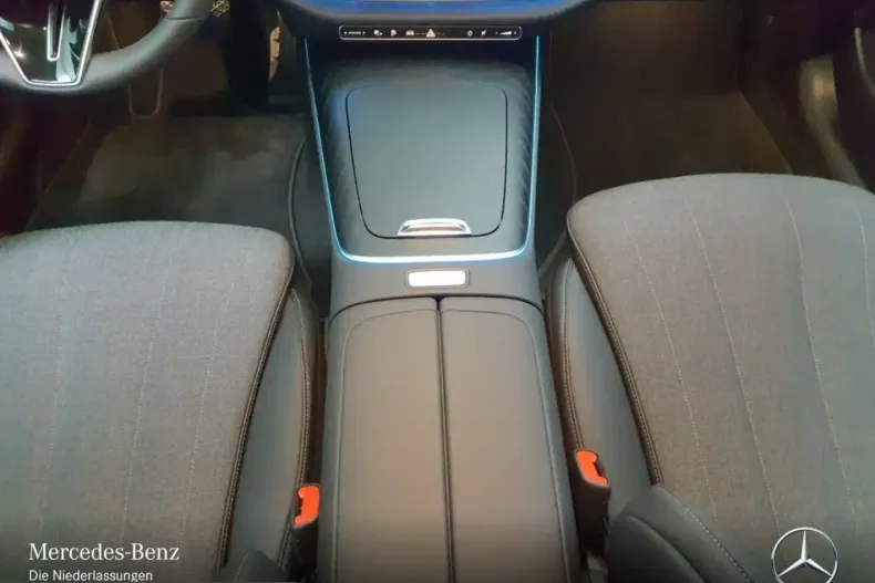 Mercedes-Benz E 300 (Clasa E) din 2024 cu 1.326 km - oferta MER203248 - foto 12